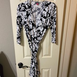 Vince Camuto black & white wrap dress size XS